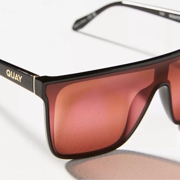 NWOT Quay Unisex "NIGHTFALL 52mm
Shield" bronze,brown /black Mirrored
Sunglasses - Picture 5 of 12